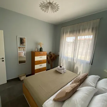 Dimis Cozy Near The Sea! Case de vacanță